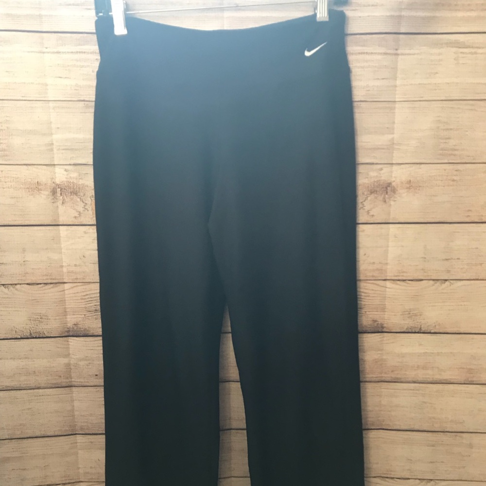 30% OFF BUNDLES women’s Nike yoga pants!